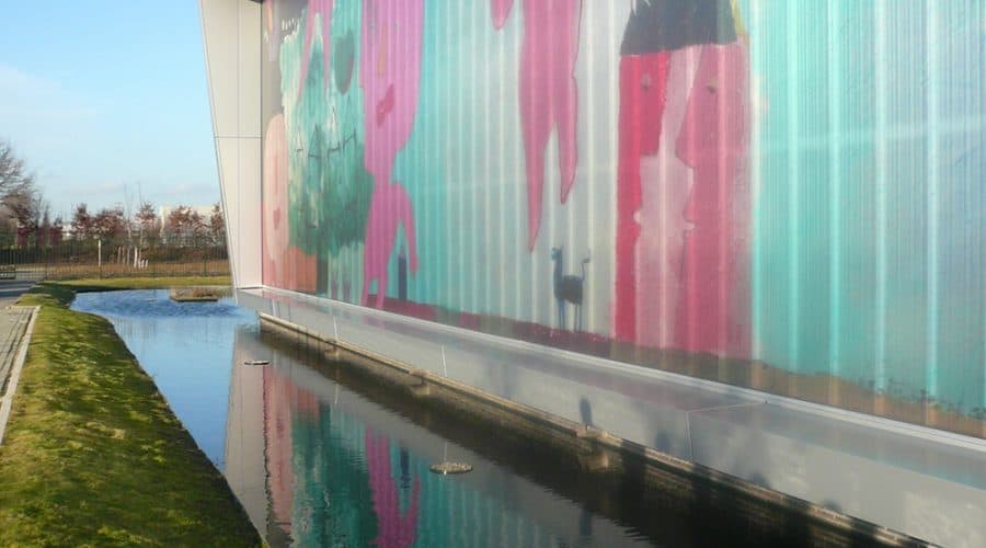 Venlo Leolux passarelles gekleurde panelen belettering